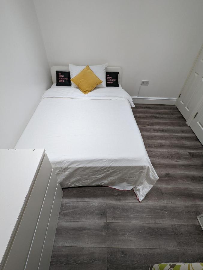 Mile End- Prime Location Hotel Лондон Екстериор снимка