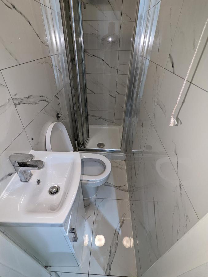 Mile End- Prime Location Hotel Лондон Екстериор снимка