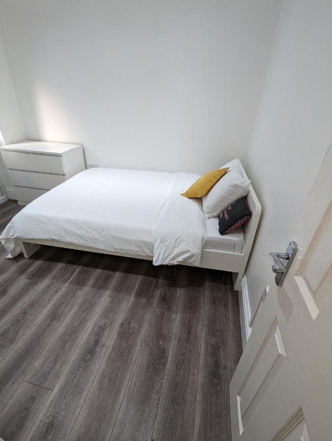 Mile End- Prime Location Hotel Лондон Екстериор снимка