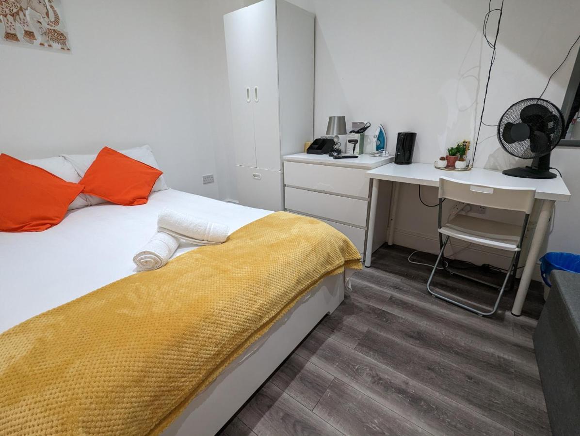 Mile End- Prime Location Hotel Лондон Екстериор снимка