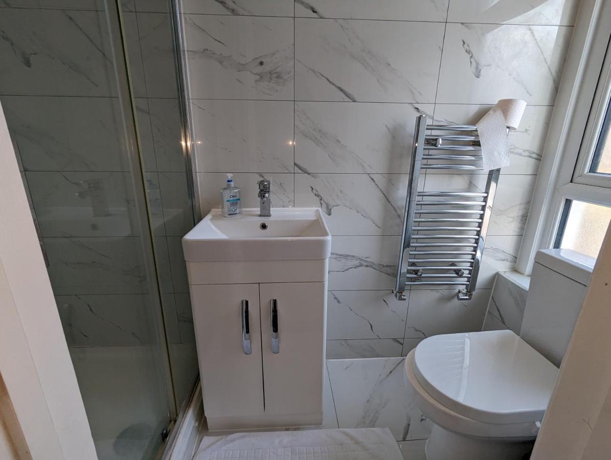 Mile End- Prime Location Hotel Лондон Екстериор снимка