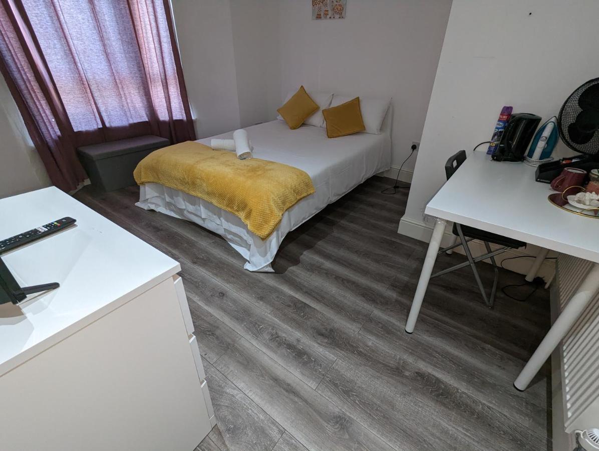 Mile End- Prime Location Hotel Лондон Екстериор снимка