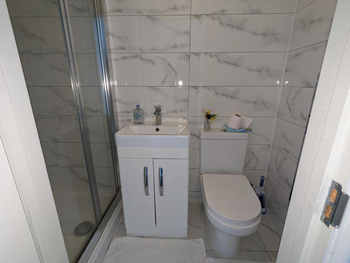 Mile End- Prime Location Hotel Лондон Екстериор снимка