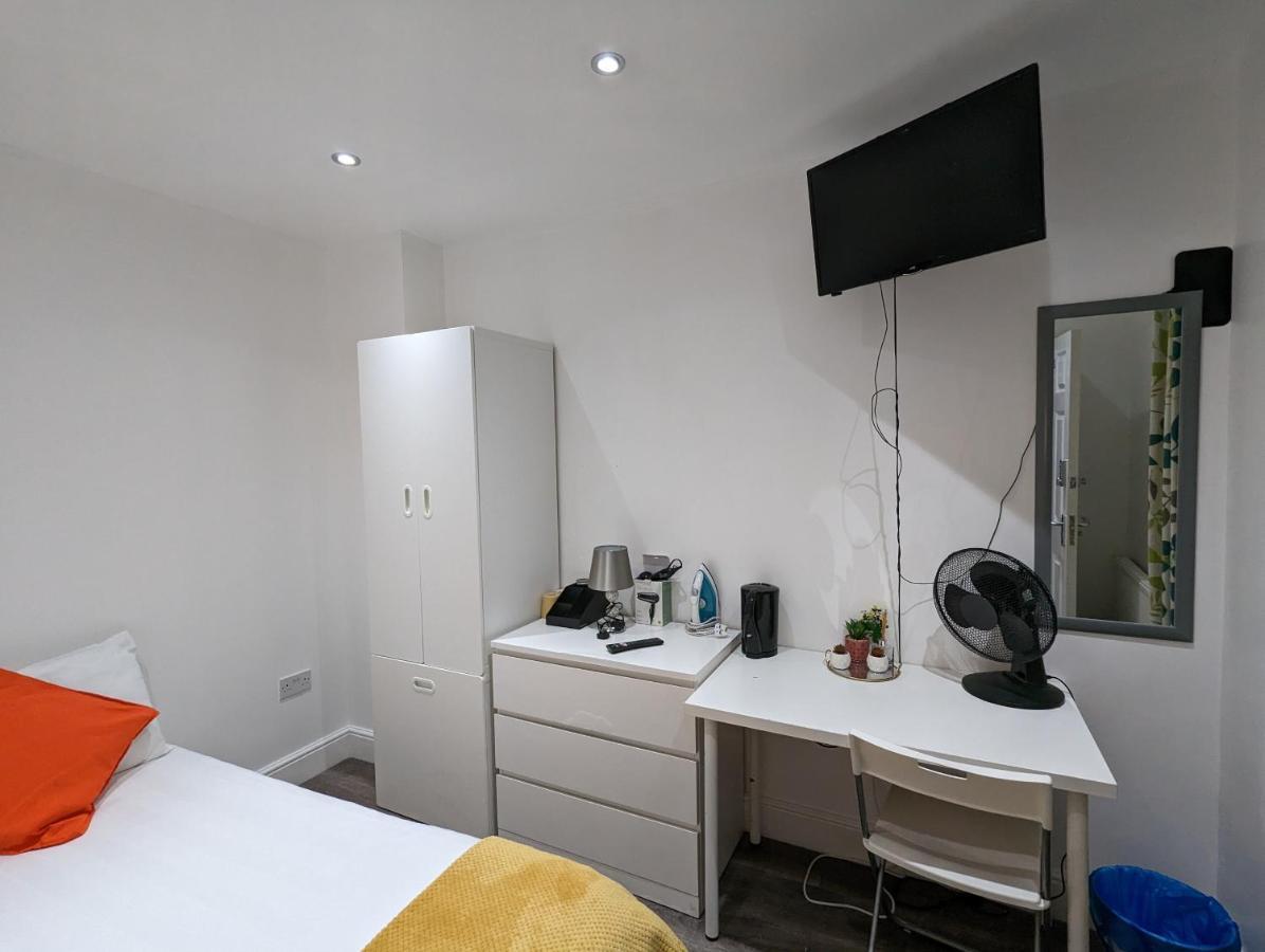 Mile End- Prime Location Hotel Лондон Екстериор снимка