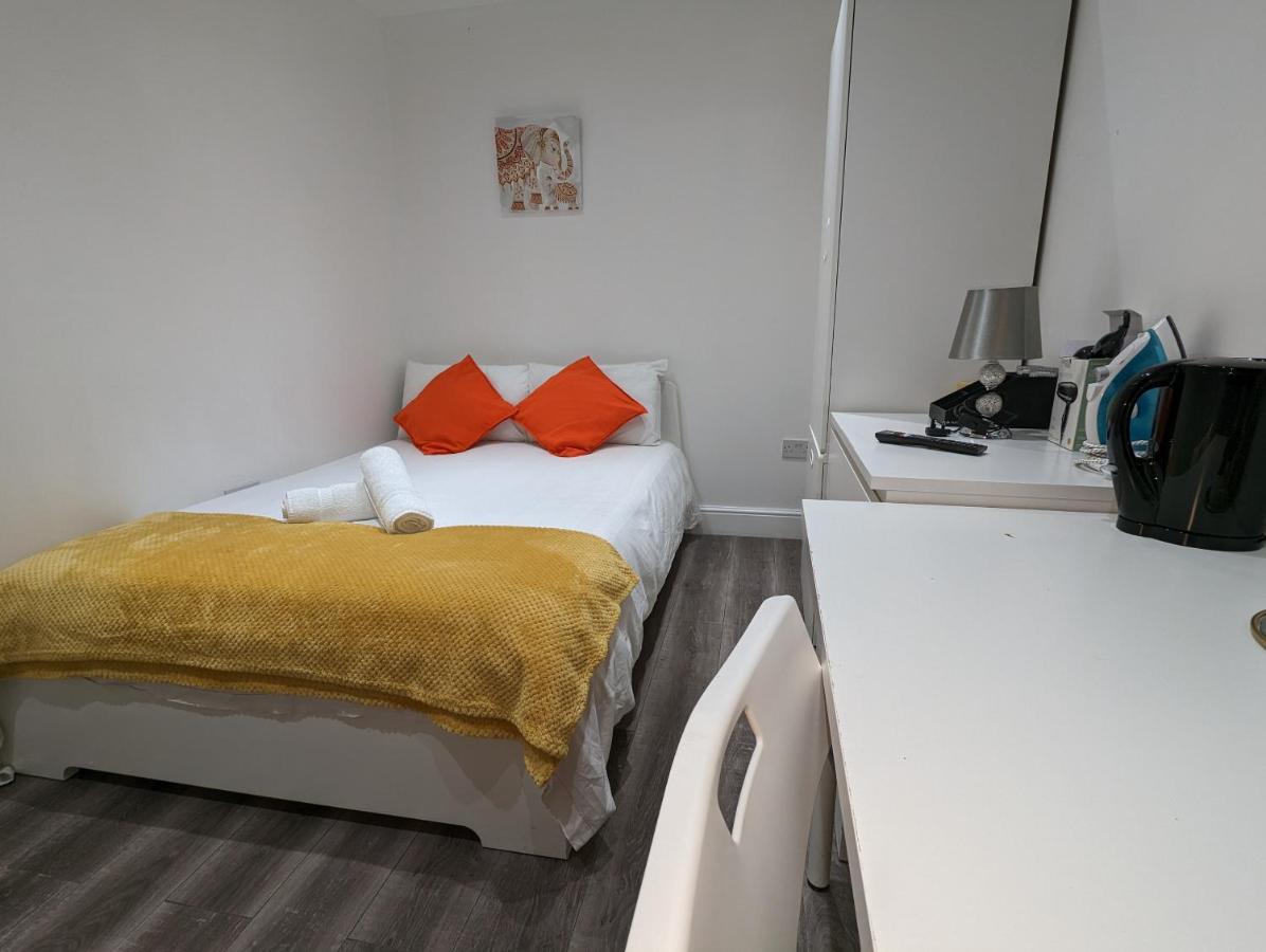 Mile End- Prime Location Hotel Лондон Екстериор снимка