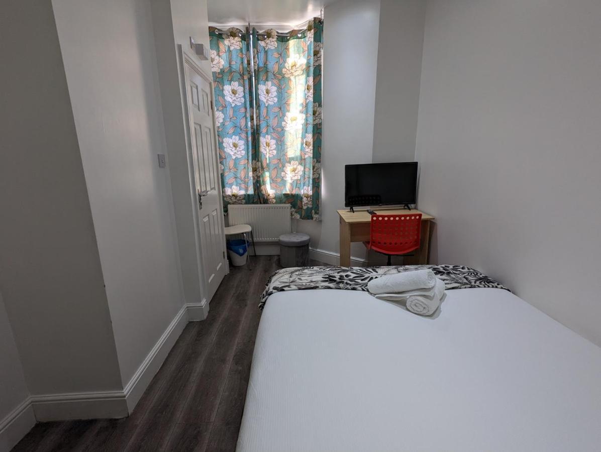 Mile End- Prime Location Hotel Лондон Екстериор снимка