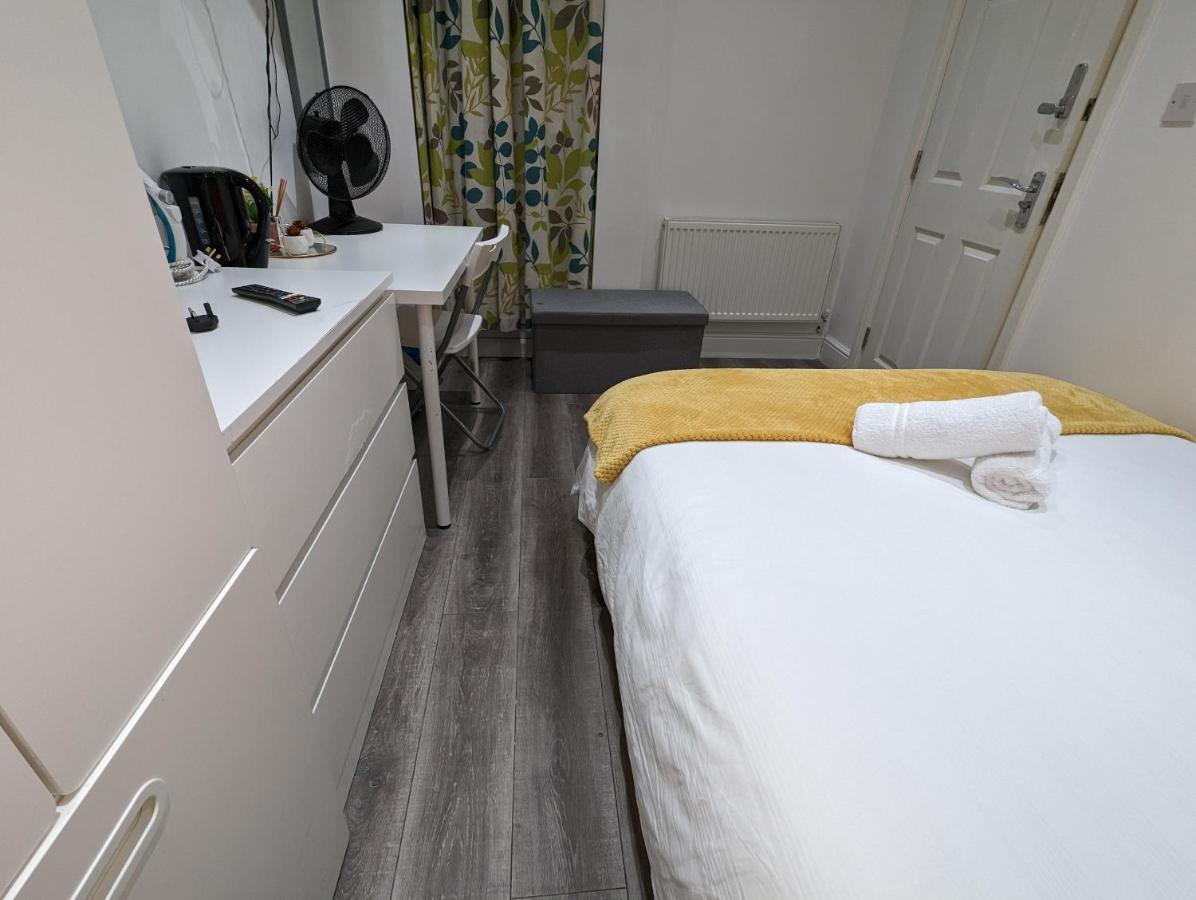 Mile End- Prime Location Hotel Лондон Екстериор снимка