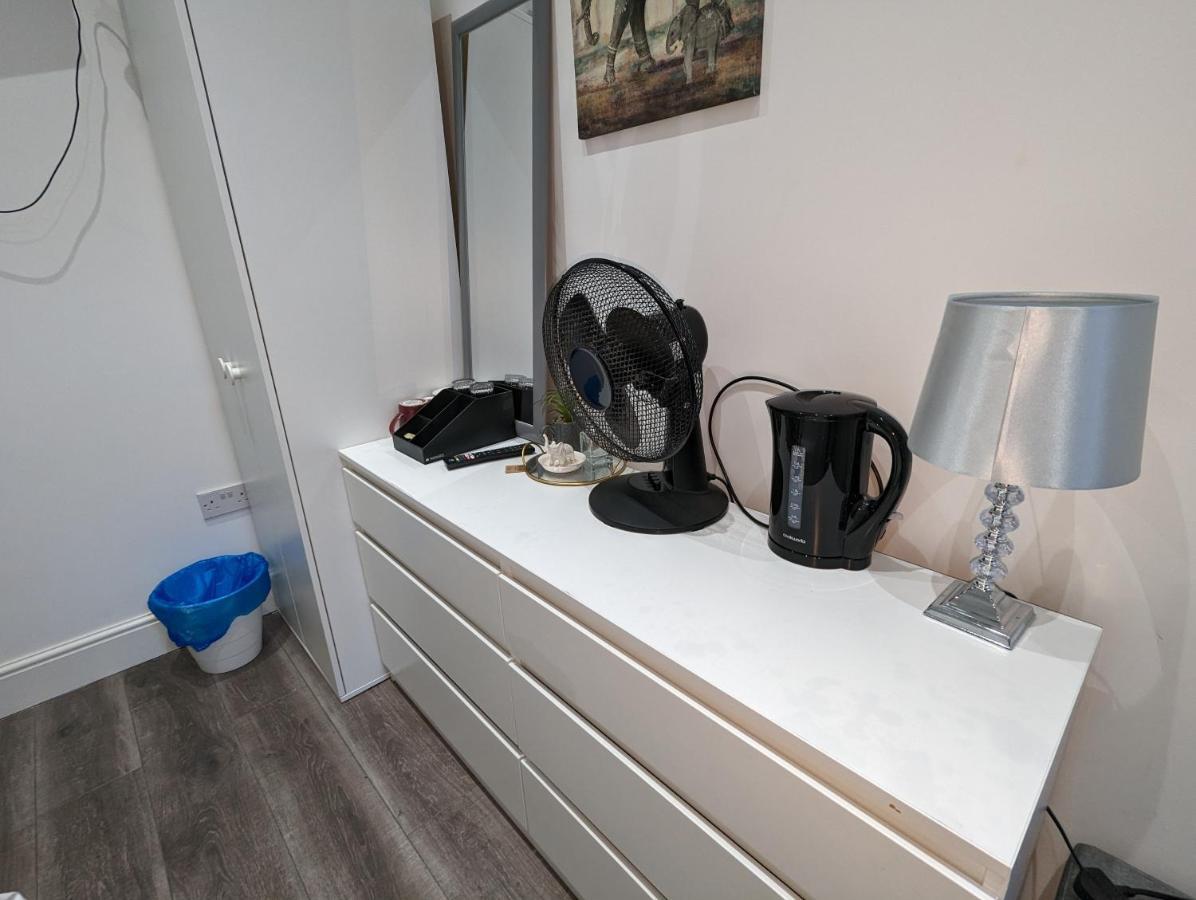 Mile End- Prime Location Hotel Лондон Екстериор снимка
