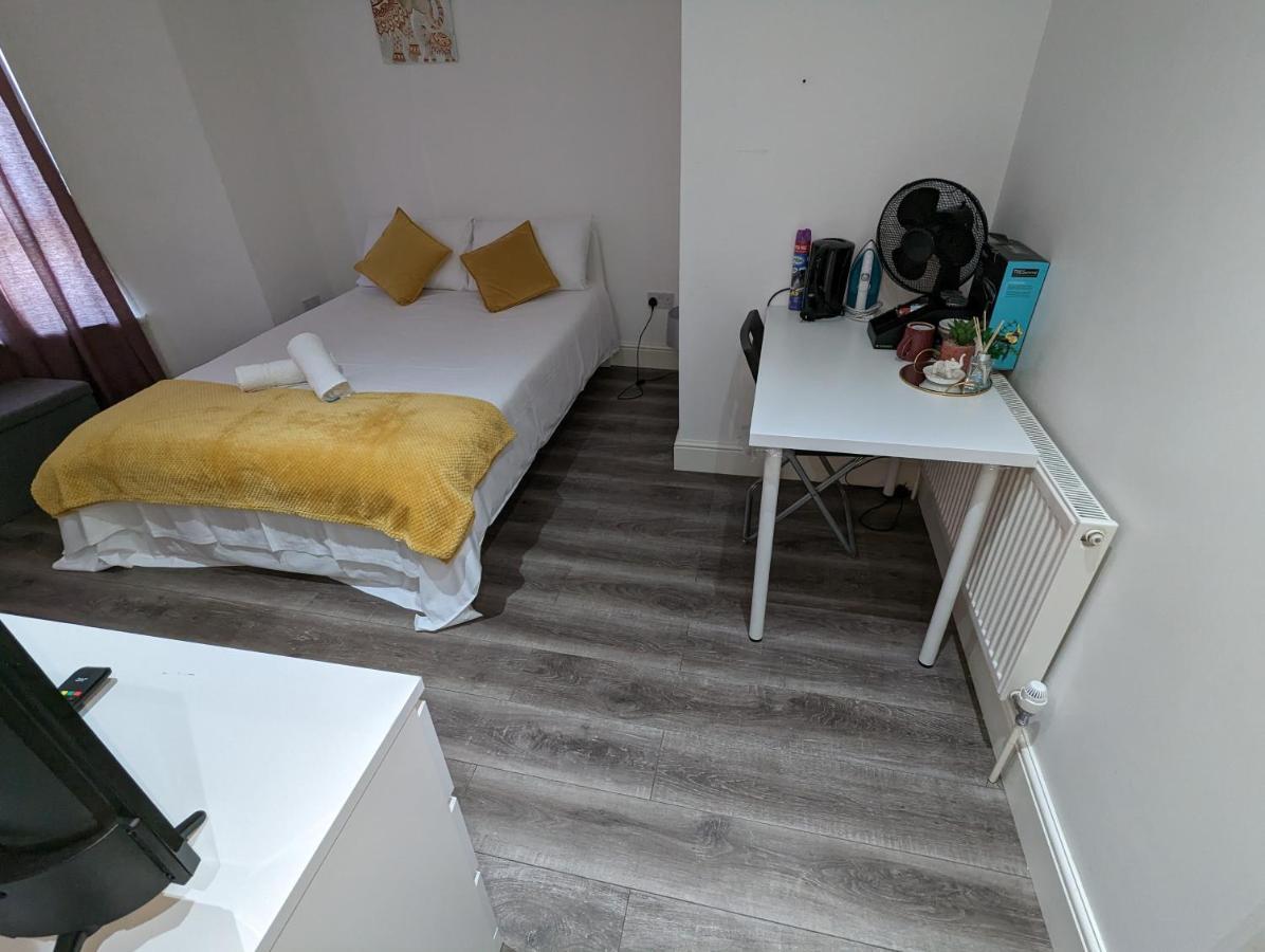 Mile End- Prime Location Hotel Лондон Екстериор снимка