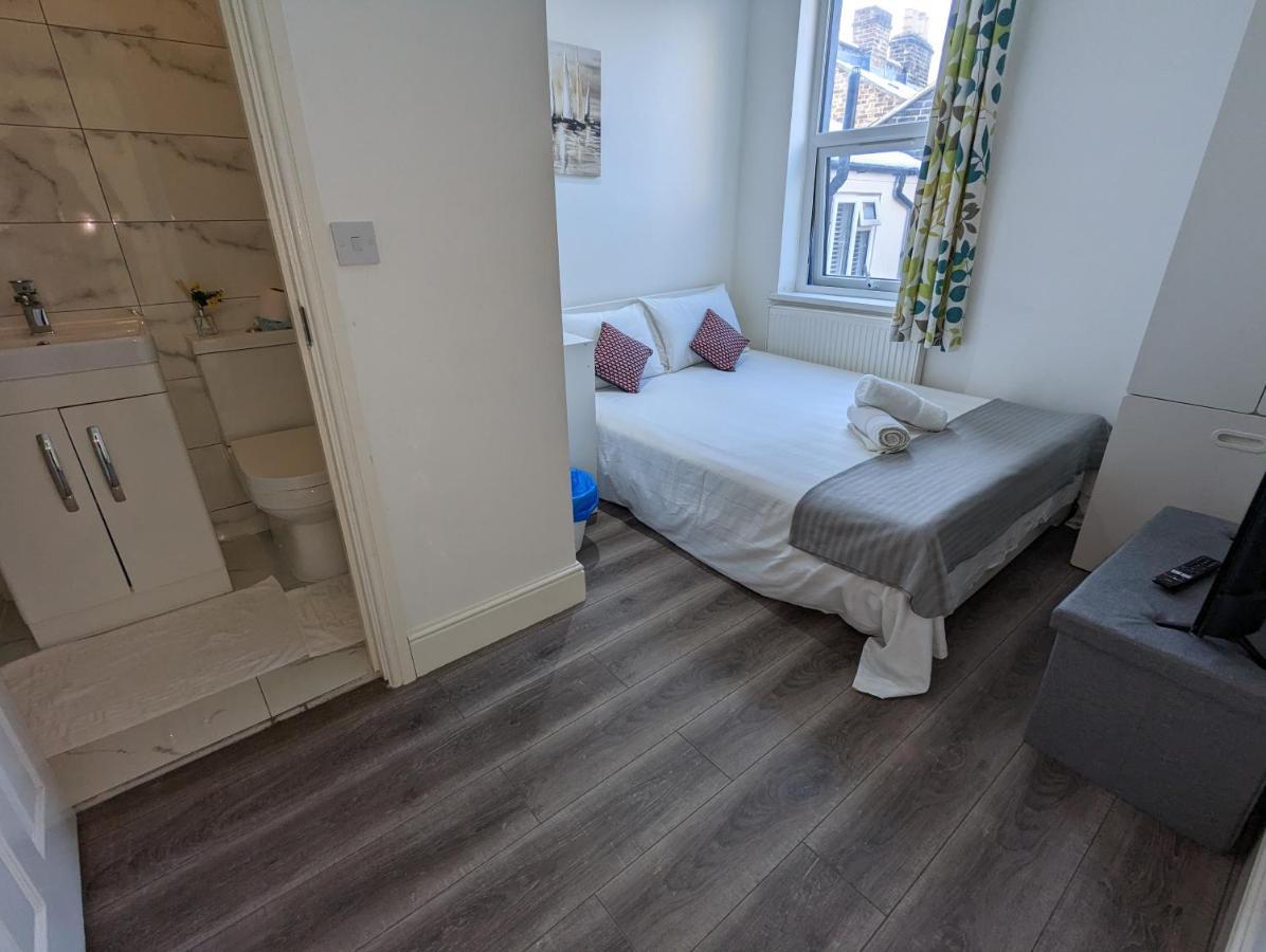 Mile End- Prime Location Hotel Лондон Екстериор снимка