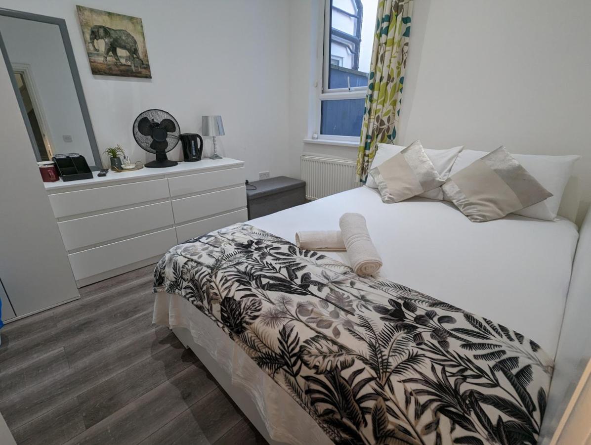 Mile End- Prime Location Hotel Лондон Екстериор снимка