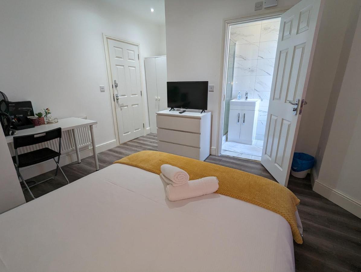 Mile End- Prime Location Hotel Лондон Екстериор снимка