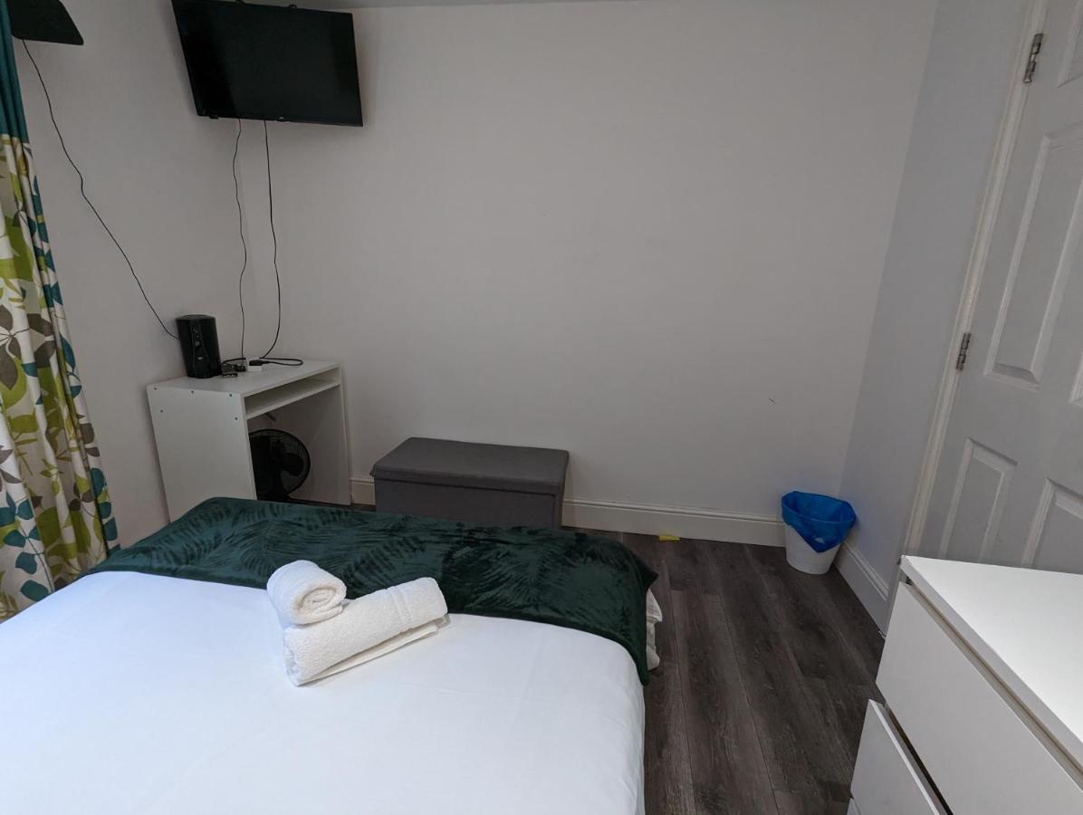 Mile End- Prime Location Hotel Лондон Екстериор снимка